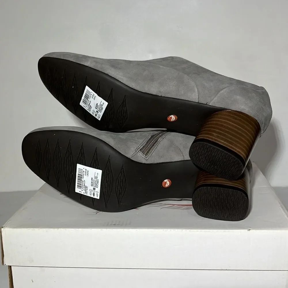 Clarks Un.Cosmo Zip Unstructured Suede Booties - Picture 9 of 9